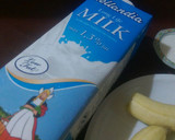 A picture of step 3 of Banana & Dry fig shake.
