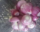 A picture of step 1 of Sindhi Onion Pickle.