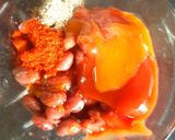 A picture of step 3 of Keto capsicum nachos.