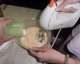 Φωτογραφία βήματος 2 της συνταγής Σοκολατένια muffins με μία έκπληξη βαθειάαααα μέσα τους
