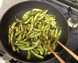 A picture of step 3 of Easy Pan-Roasted Edamame Snack.