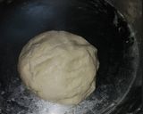 A picture of step 2 of Aloo paratha.