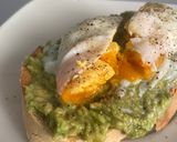 Foto del paso 4 de la receta Tosta con aguacate y huevo poché