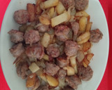 Foto del paso 2 de la receta: Huevos rotos con chorizo criollo