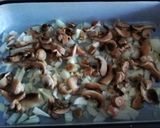 Gombás, tejfölös csirkemell sütőben sütve recept fázis 2 fotója