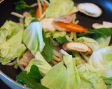 A picture of step 2 of Vegetable-Packed Fish Sauce Yakisoba.