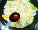 A picture of step 3 of Vegetable-Packed Fish Sauce Yakisoba.