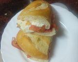Foto del paso 2 de la receta: Bocadillo de jamón serrano, lascas de queso tierno y tomate