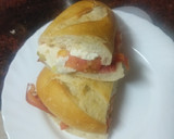 Foto del paso 2 de la receta: Bocadillo de jamón serrano, lascas de queso tierno y tomate