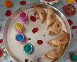 मावा गुजिया (Mawa Gujiya Recipe In Marathi) रेसिपी स्टेप 15 फोटो 