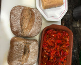 Foto del paso 1 de la receta: Una de montaditos en clave de sol de pimientos asados bonito y sardinitas en aceite de oliva