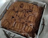 A picture of step 7 of Candi Biscuit Brownie 🤎🤎.