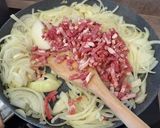 Une image de l'étape 1 de Tarte à l'oignon et lardons.