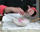 Foto del paso 3 de la receta: Fresas con crema con un toque diferente