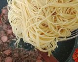 Foto langkah ke 3 dari resep Spagetti Aglio Sosis.