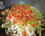 Foto del paso 4 de la receta: Guiso de papas con calamarcitos