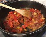 Une image de l'étape 8 de Sauce tomate relevée au chorizo ibérique et olives vertes.