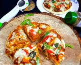 A picture of step 9 of Paneer Tikka Cheese Burst Pizza, without oven.