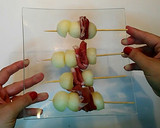 Foto del paso 5 de la receta: Ajoblanco de melón con ensalada de germinados y brocheta de melón con jamón