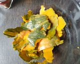 Foto del passaggio 2 della ricetta Risotto alla zucca sfumato con prosecco e chips di buccia