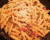 A picture of step 5 of Creamy pasta with chicken and bacon.