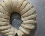 A picture of step 12 of Chicken bread and chicken buns.