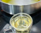 Foto del paso 2 de la receta: Almejas en salsa verde 🌿 🥃 🧄 🌿