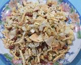 A picture of step 3 of Falahari chivda.