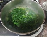 Foto del paso 1 de la receta: Tortilla de espinacas patatas cebolla y ajo