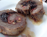 Foto del paso 4 de la receta: Rollo de ternera relleno de bacon y ciruelas