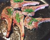Foto del paso 2 de la receta: Chuletas de cordero al romero