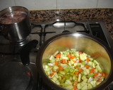 Foto del paso 3 de la receta: Sopa minestrone con gambas