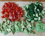 Avokádós paradicsomsaláta-sült hallal és steak burgonyával recept fázis 1 fotója