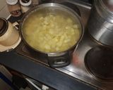 Foto del paso 1 de la receta: Pollo arvejado con puré picante