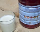 A picture of step 2 of Doodh Rooh Afza.