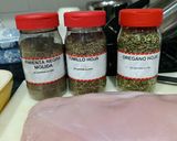 Foto del paso 2 de la receta: Pechuga de Pavo Mechada con Jamón y Hierbas Aromáticas