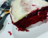 A picture of step 8 of 2 tier Red velvet cake.