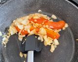 Foto del paso 6 de la receta: Espaguetis integrales con salchichas veganas y salsa de tomate