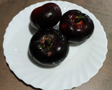Foto del paso 1 de la receta: Ensalada de tomate azul, nueces, manzana y pasas