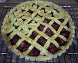 Foto langkah ke 4 dari resep Strawberry Pie.