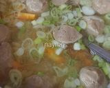 Foto langkah ke 2 dari resep Sup Macaroni, Bakso & Wortel.