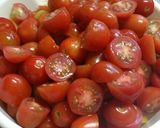 A picture of step 2 of Homemade Tomato Puree for Using Up Cherry Tomatoes.