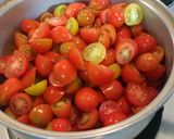 A picture of step 3 of Homemade Tomato Puree for Using Up Cherry Tomatoes.