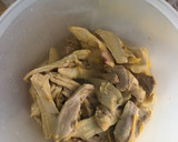 Foto del paso 1 de la receta: Pollo con crema de chipotle y papas