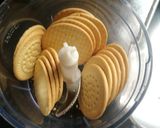 Foto del paso 1 de la receta: Tarta dulce con galletitas