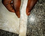 A picture of step 8 of Crunchy chicken filo cigars.