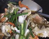 Foto langkah ke 3 dari resep Kepiting saus tiram.