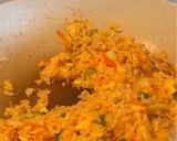Foto langkah ke 5 dari resep Nasi Goreng Selimut Merah Putih.