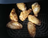 Foto del paso 3 de la receta: Alitas de pollo especiadas en freidora de aire