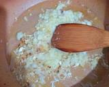 Foto del paso 2 de la receta: Huevos en salsa de tomates y toque de especias